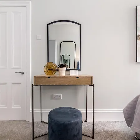 60 Queens Road *