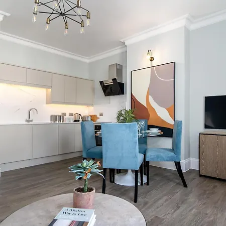 60 Queens Road Апартаменты