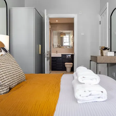 Апартаменты 60 Queens Road *