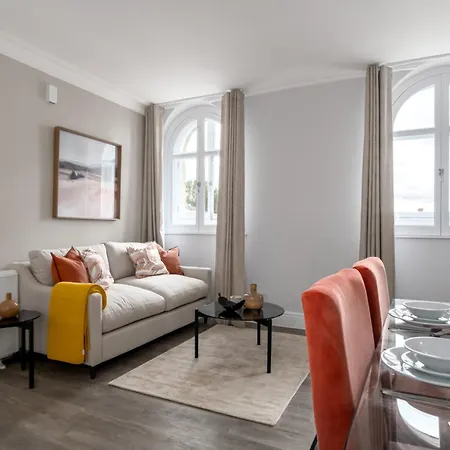 Апартаменты 60 Queens Road *