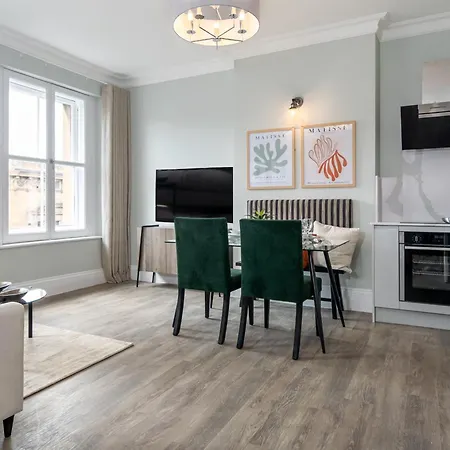 Апартаменты 60 Queens Road