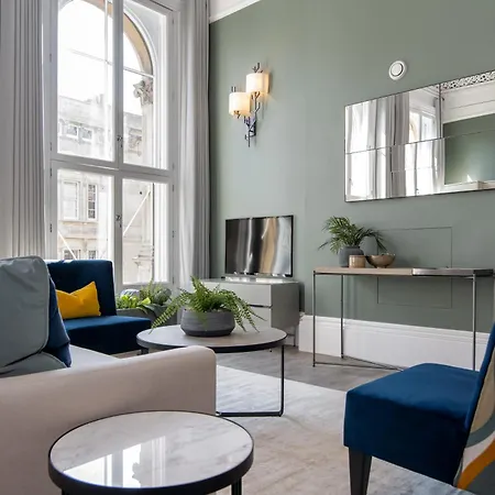 Апартаменты 60 Queens Road