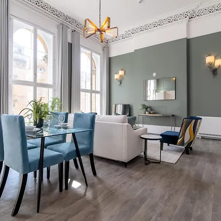 Апартаменты 60 Queens Road