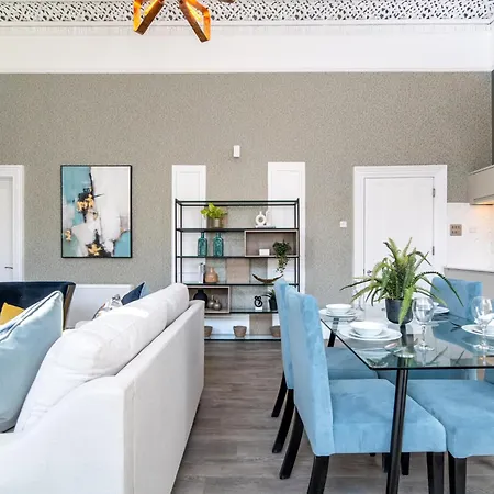 Апартаменты 60 Queens Road