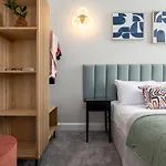 60 Queens Road Апартаменты