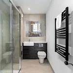 Апартаменты 60 Queens Road *